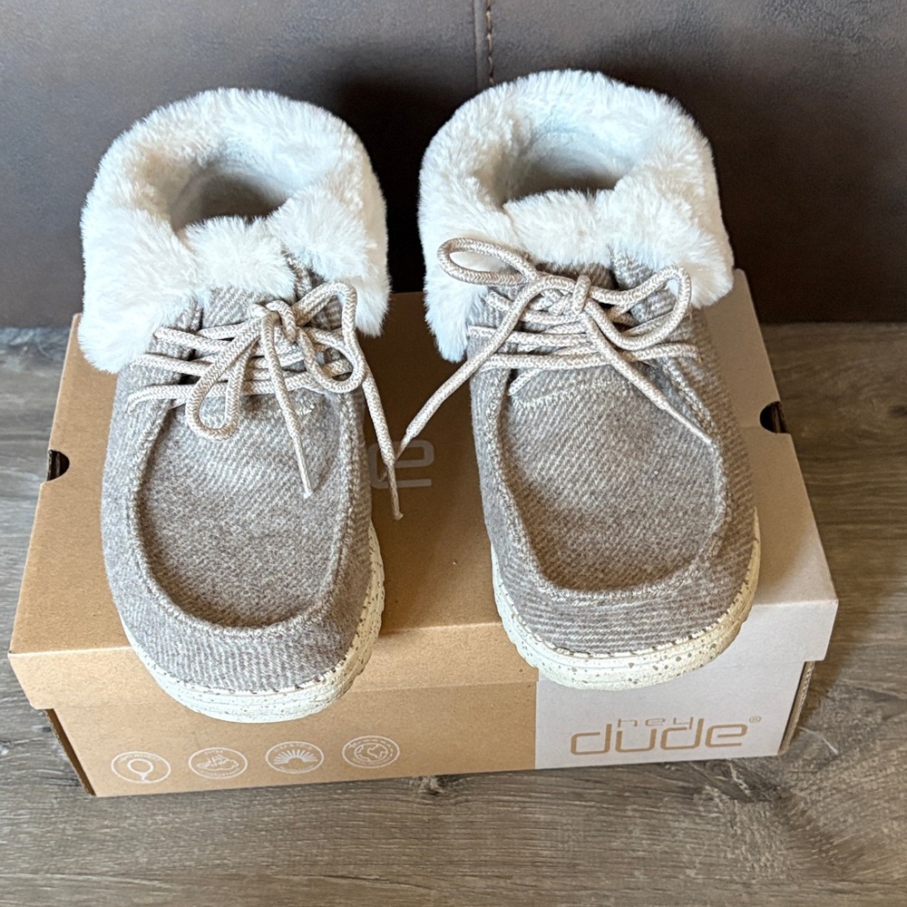 Hey Dude Women’s Brown booties